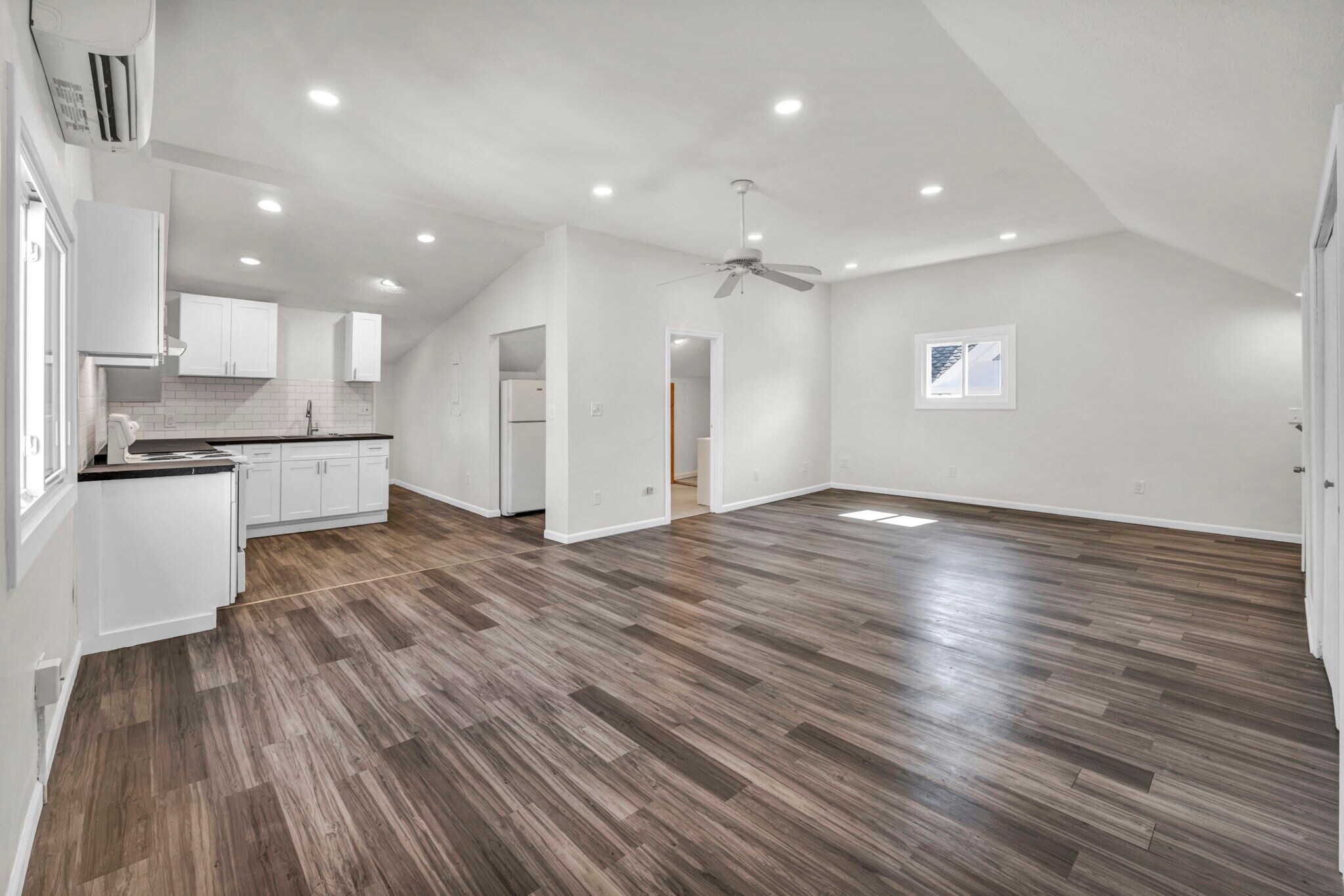 Building Photo - 1331 W 102nd St