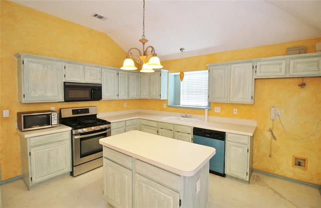 Building Photo - 2305 Valley Creek Dr