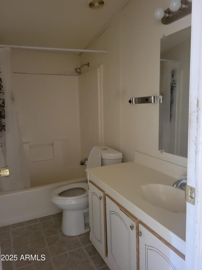 Building Photo - 2548 N Calle Tercero