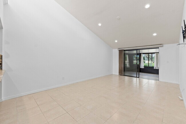 Building Photo - 1431 SE Berwick Ct