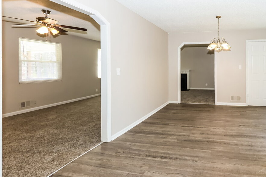 Building Photo - 429 Azalea Dr