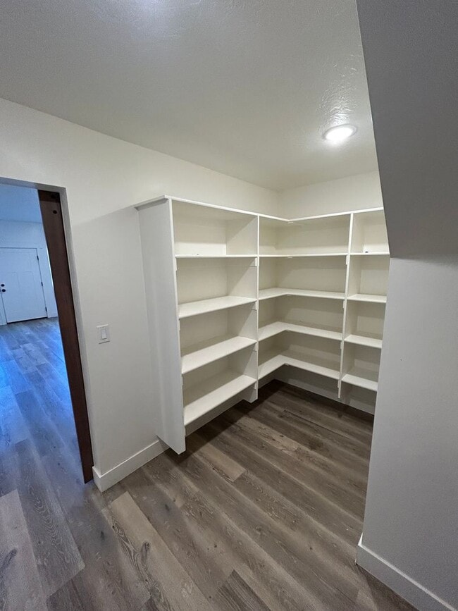 Building Photo - 880 S 25 E