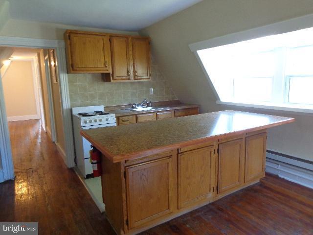 Building Photo - 25 Montrose Ave