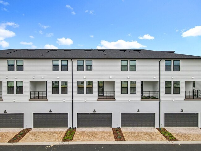 Building Photo - 15465 Hamlin Pk Dr