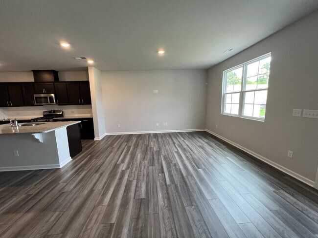 Building Photo - Lennar 3 bedroom townhouse with luxury vinyl plank floor in Ellis walk community
