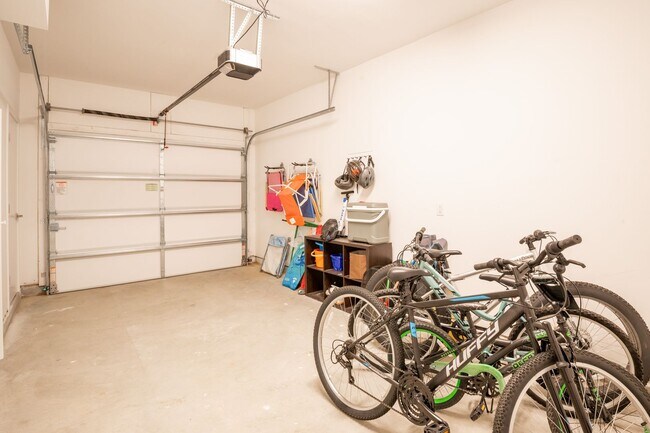 Building Photo - PET FRIENDLY OFF-SEASON RENTAL WITH OCEAN VIEW
