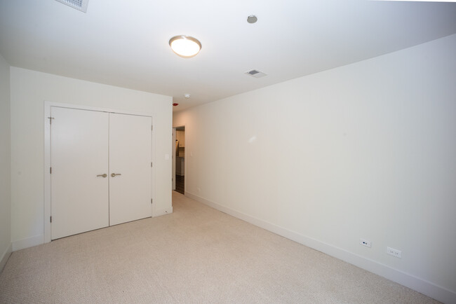Building Photo - 1212 Vine Ave