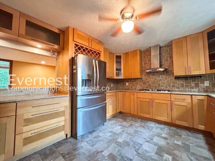 Building Photo - 770 Bayliss Dr