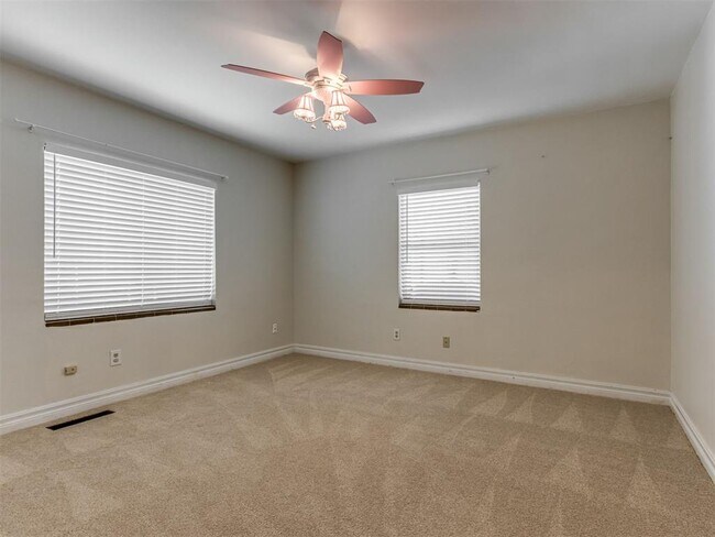 Building Photo - 2933 Cummings Dr