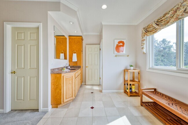 Building Photo - Wine Country Living! Spacious 4 bedroom 2....