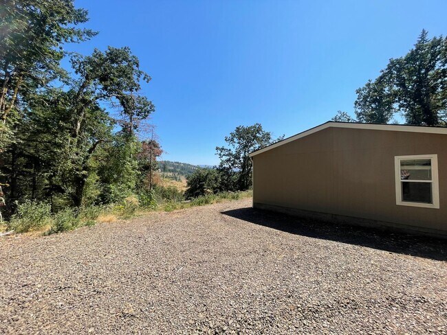 Building Photo - Home with a View!