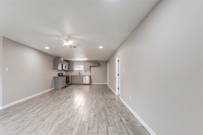Building Photo - 5954 Belneath St