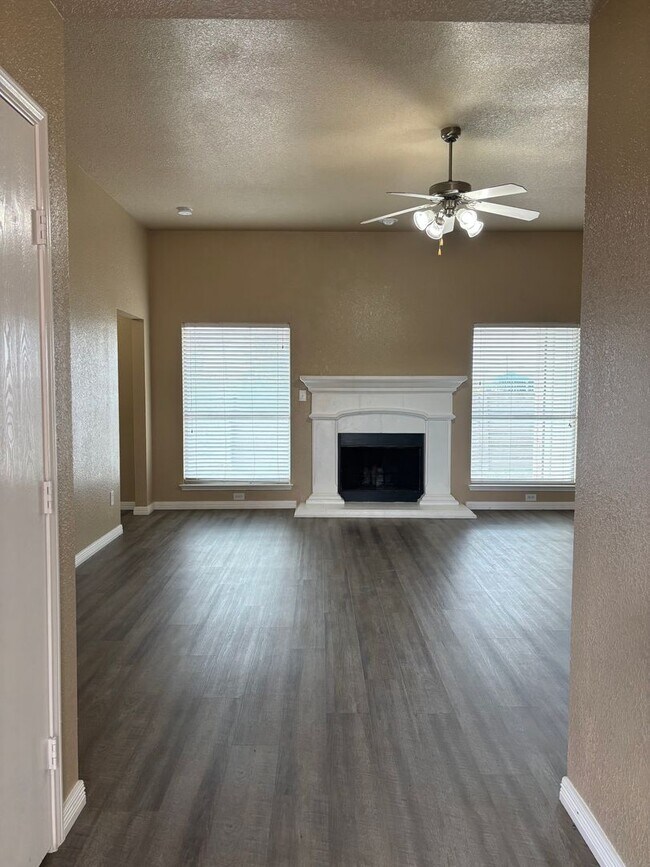 Building Photo - 525 Bretts Way