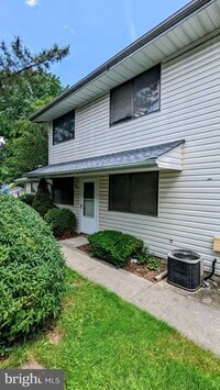 Building Photo - 1703 Fountain Rock Way