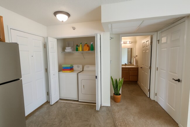 Building Photo - Diamond Valley Apartments