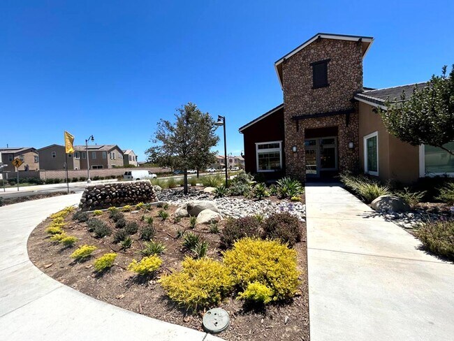 Building Photo - 295 Fuerte Dr