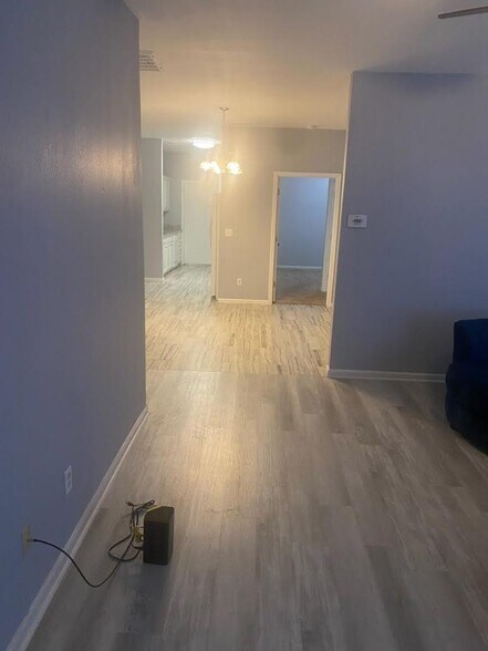 Building Photo - 3211 Fawn Dr