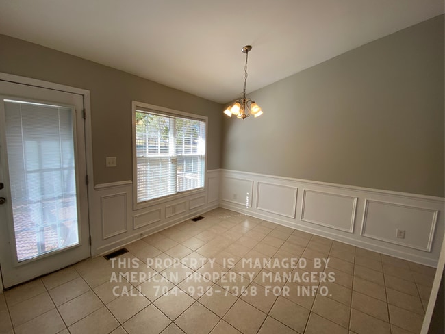 Building Photo - 1040 Rembrandt Dr SW