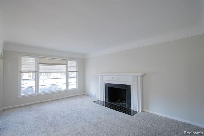Building Photo - Beautifully renovated brick bungalow