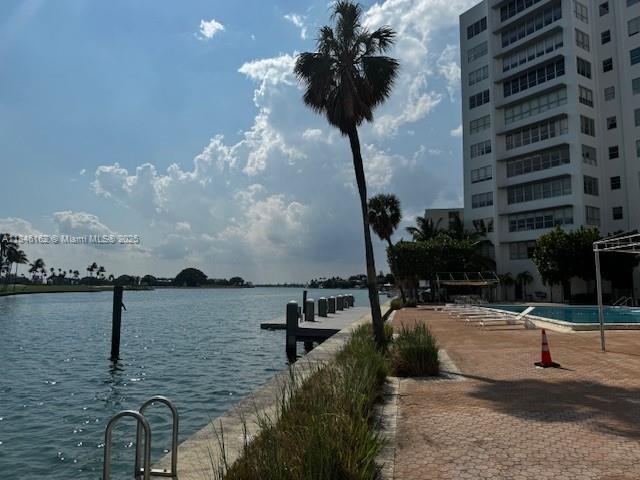 Building Photo - 9100 W Bay Harbor Dr