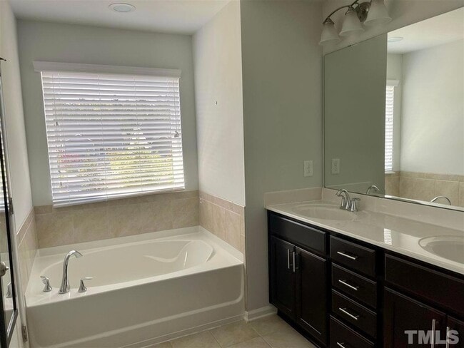 Building Photo - 806 Bristol Bridge Dr