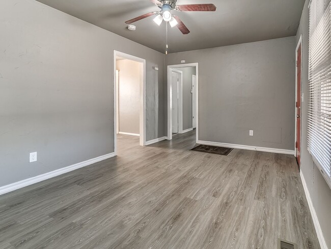 Building Photo - Completely Remodeled 2 bed 1 bath