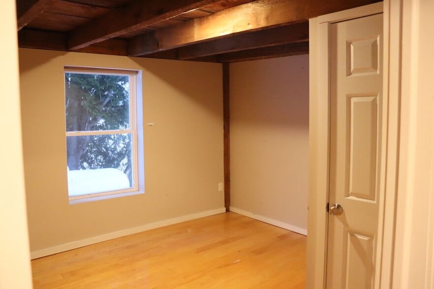 Building Photo - 311 Main St