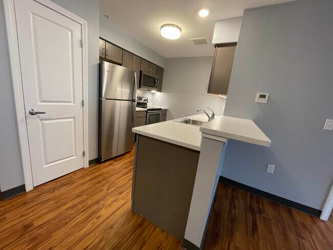 Building Photo - 15 E Ridge Dr