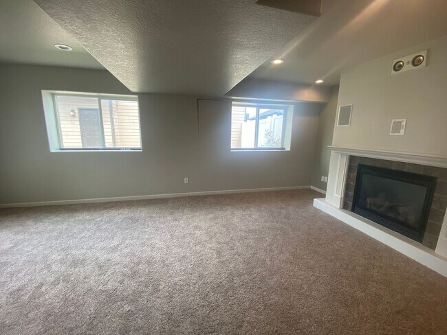 Building Photo - 4 BED | 3 BATH | 3 CAR GARAGE | SUMMERSET