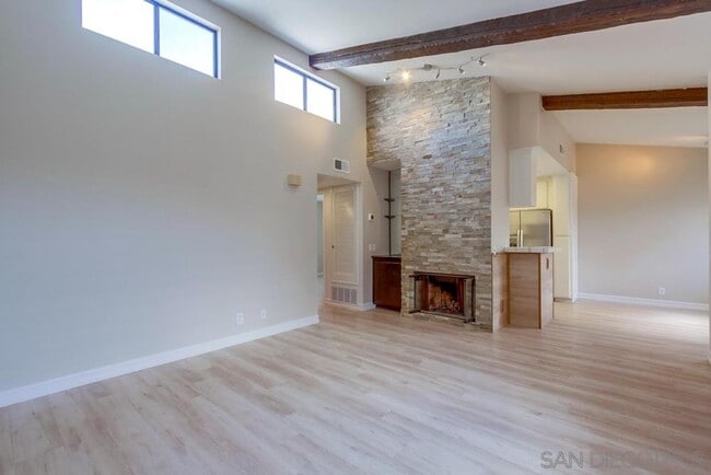 Building Photo - Light, Bright + Airy 2 Bed, 2 Bath Second Floor Condo in Highly Desirable Hillcrest!