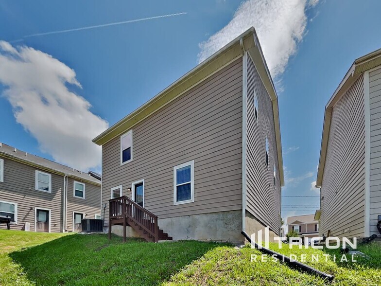 Building Photo - 102 Westcott St