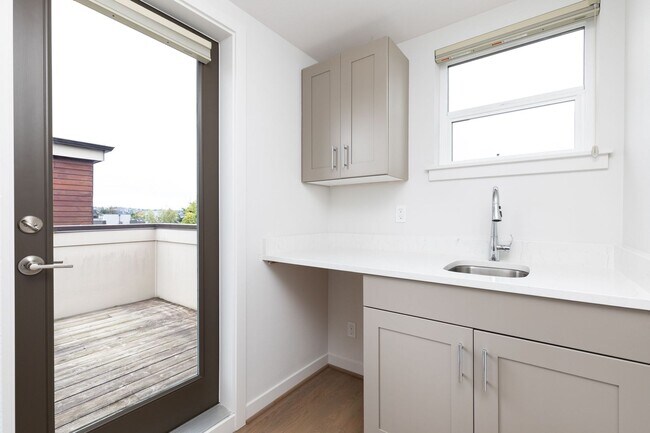 Building Photo - Contemporary 3 Bedroom Ballard Townhome in Prime Location