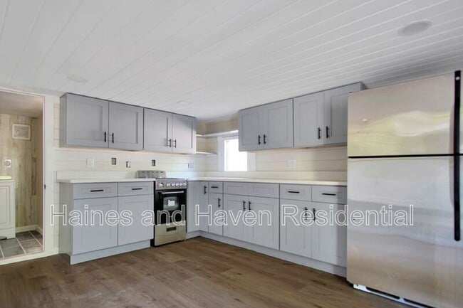 Building Photo - 658 Avenue B NW