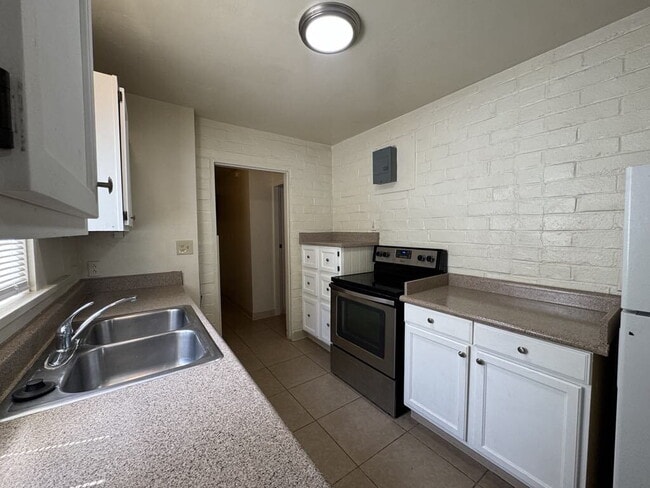 Building Photo - 2 Bedroom in central Tucson