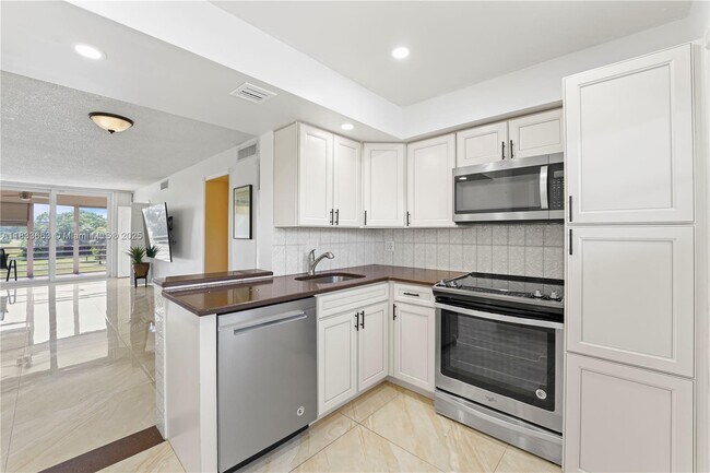 Building Photo - 2671 S Course Dr