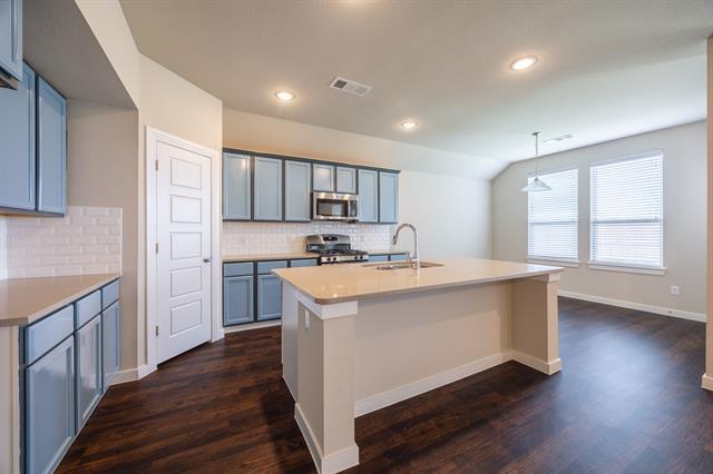 Building Photo - 1560 Kleberg Dr