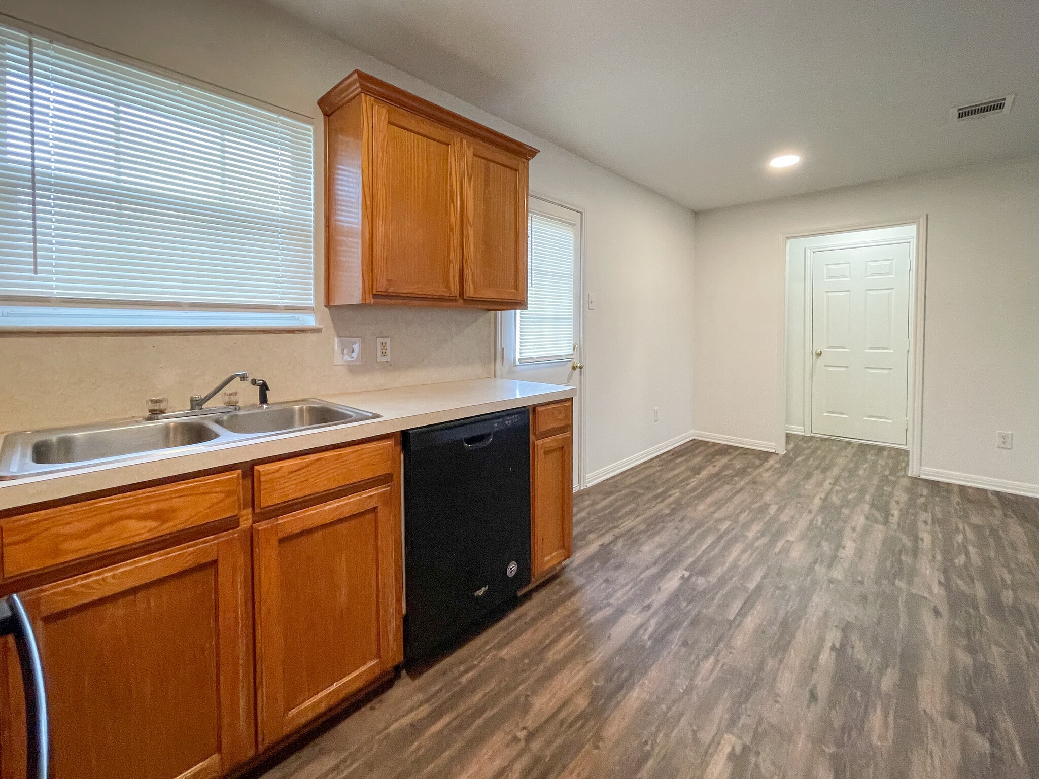 Building Photo - 177 Spring Country