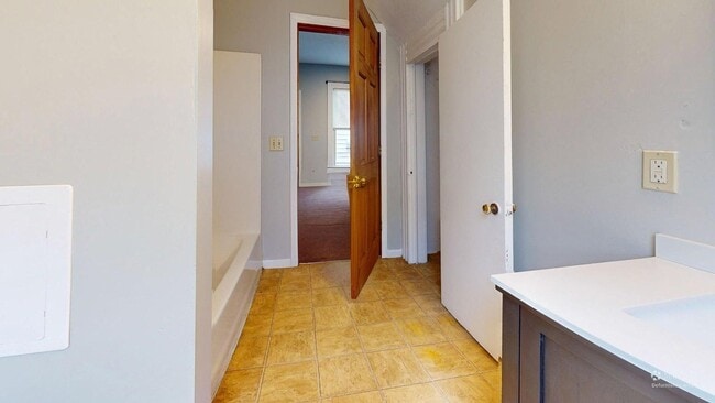 Building Photo - Madison/W.95th neighborhood : 3 bedroom/1 bath single family house available NOW.