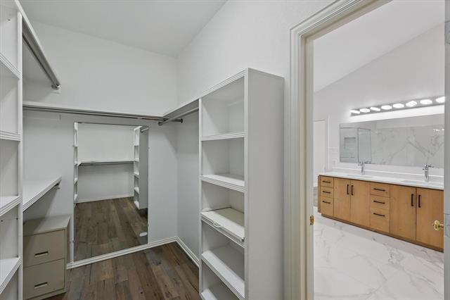 Building Photo - 2413 Oak Brook Dr