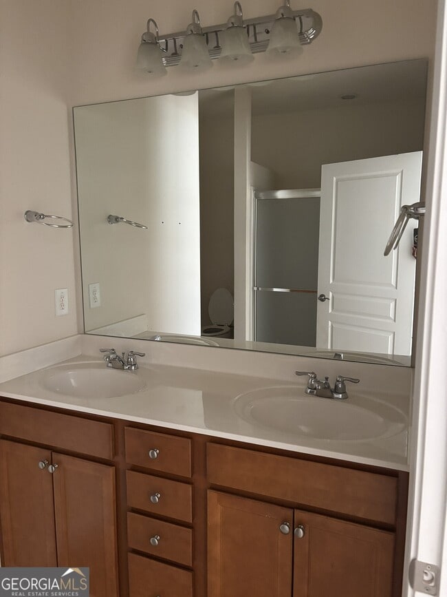 Building Photo - 381 Sandy Springs Dr