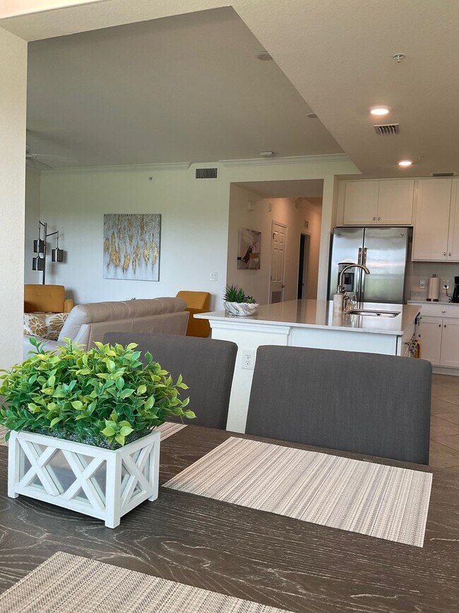 Building Photo - 2/2/ CONDO AVAILABLE NOV, DEC,@ THE  LAKEW...