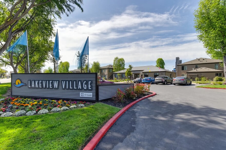 Building Photo - Lakeview Village