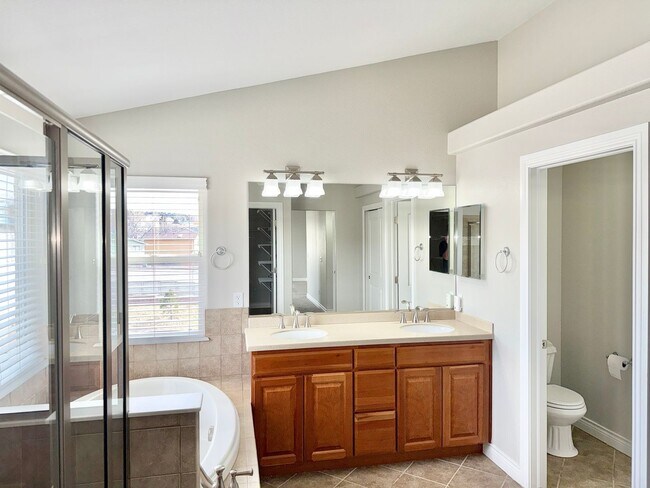 Building Photo - WELCOME HOME!