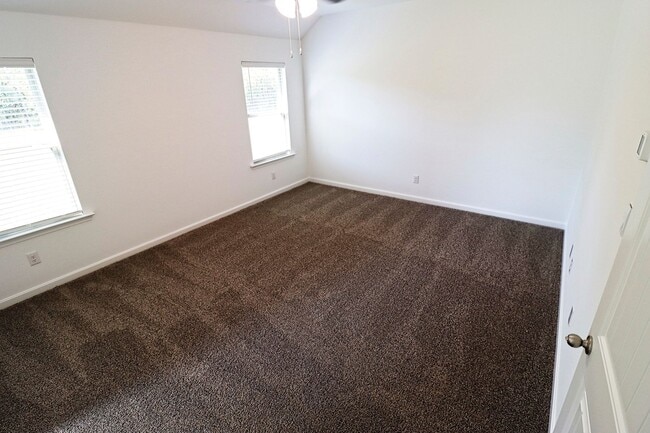 Building Photo - Look 4/3 in Zachary!