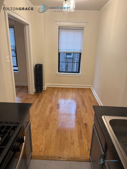 Building Photo - 426 W Briar Pl
