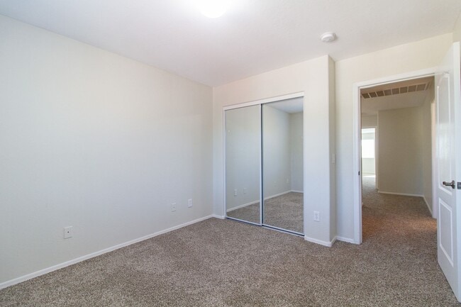 Building Photo - GORGEOUS 3BED 2.5 BATH HOME  NEAR CRIMSON/US60