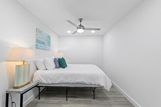 Building Photo - 3520 Highland View Dr