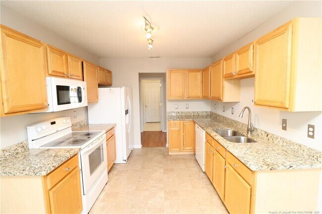 Building Photo - 305 Firefly Rd