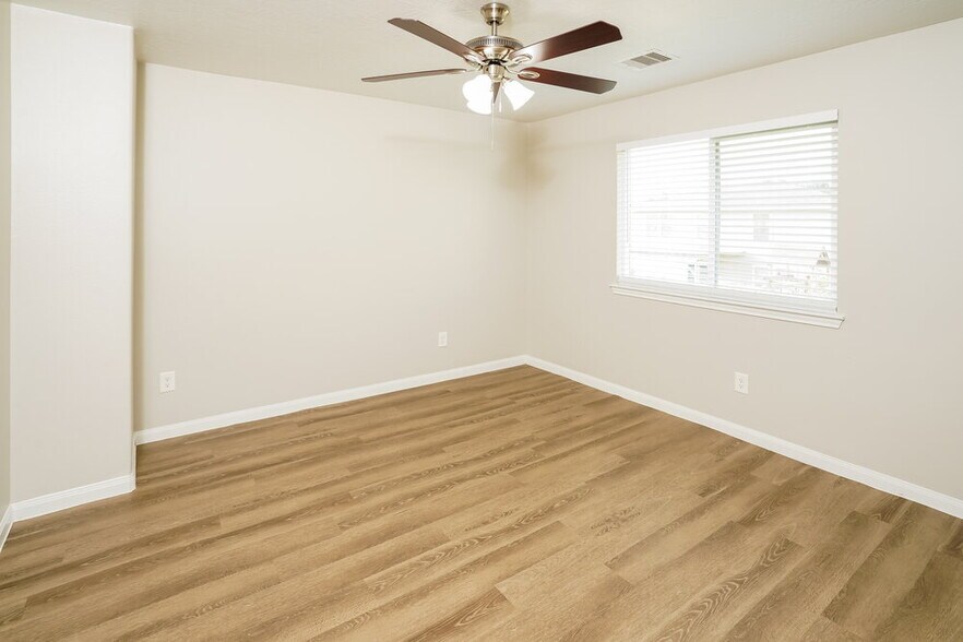 Building Photo - 5707 Mid Way