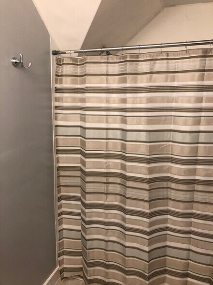 Upstairs bathroom, completely renovated! - 816 3rd St SE